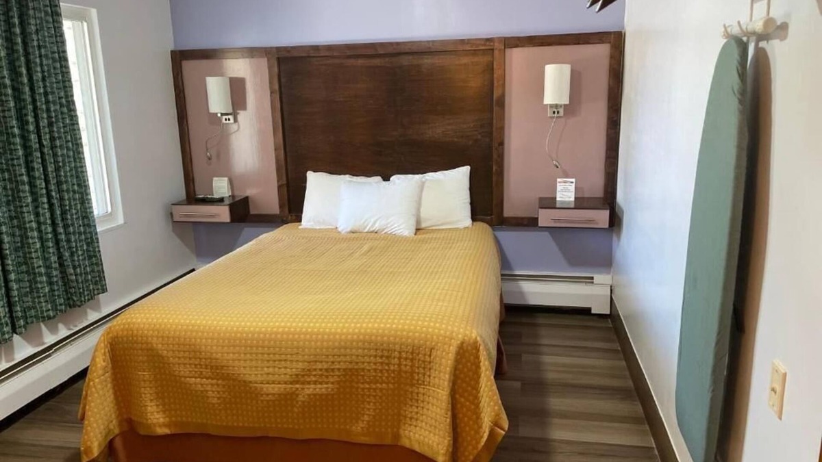 North Tonawanda Hotel | Family Suite w/Free Parking - Close to Niagara Falls Attractions, Scottish Inns