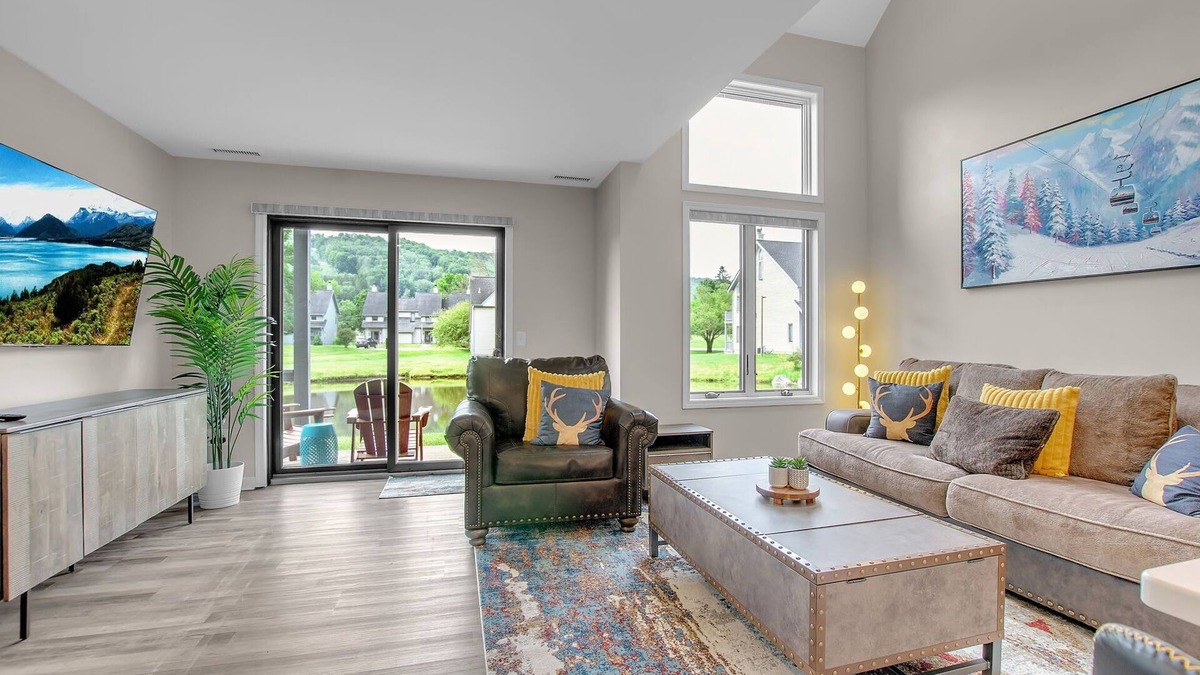 Ellicottville House | Family townhouse with Fireplace