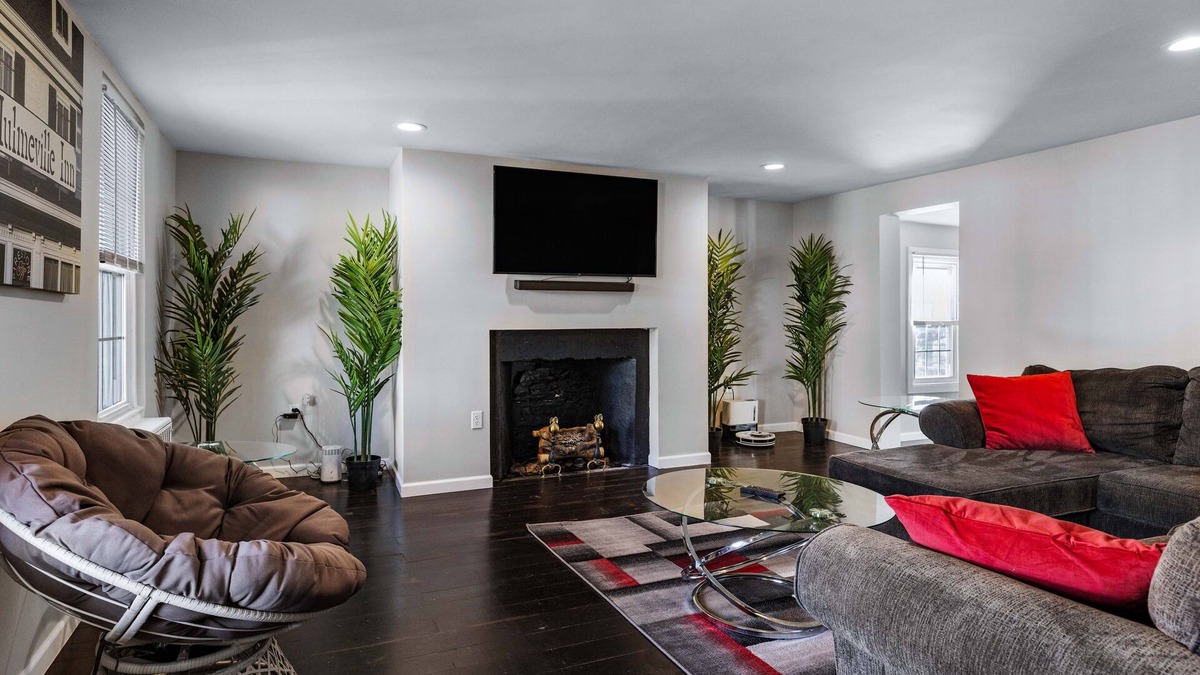 Oakford House | Family/Travelers! Near Philadelphia, Sesame Place, Six Flags, Parx, NJ & NY!