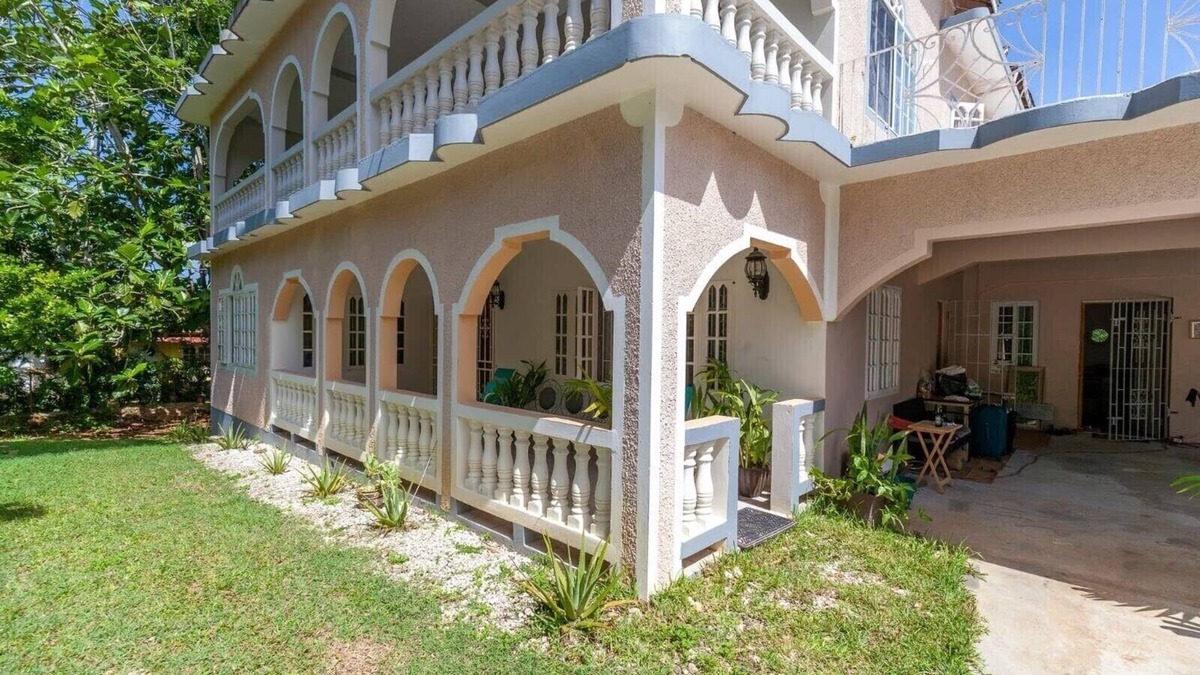 West End Villa | Family type Villa. 5 minutes fr cliff diving, 10 minutes fr beach.