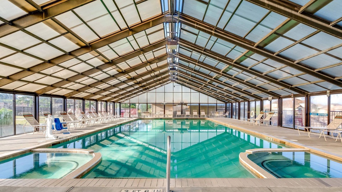 Conroe Villa | Family Vacation at Lake Conroe! | Villa + 5 Pools