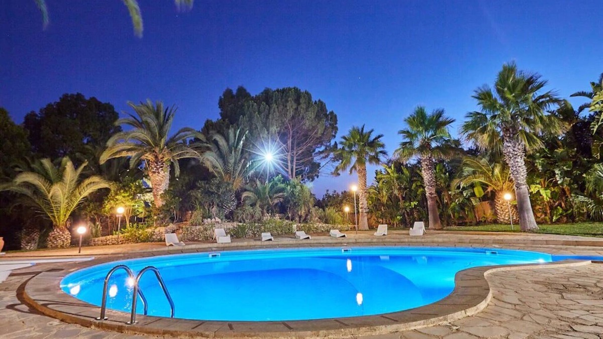 Modica Villa | Family Villa Morenanoemi with Sea View, Pool, Garden, Terrace & Balcony