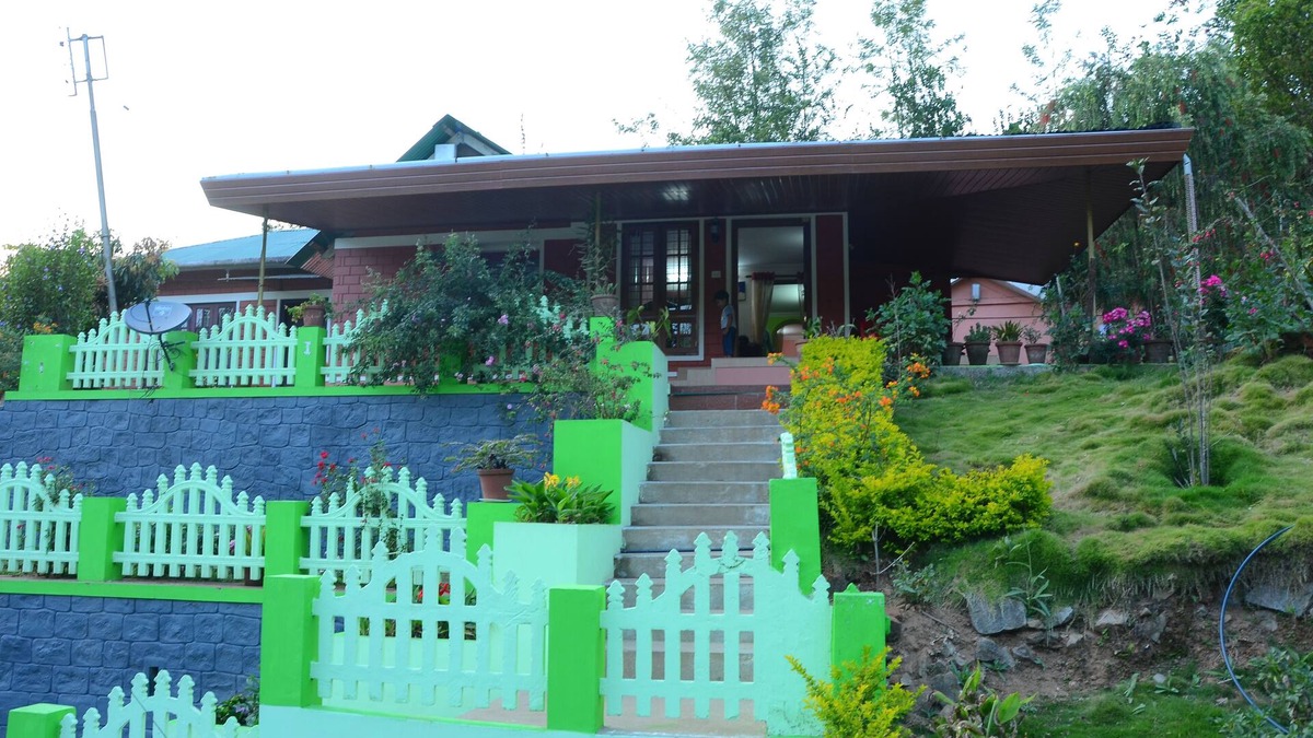 Nullatanni House | Familycare Homestay Munnar