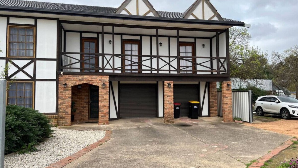 Stawell House | FamilyRetreat Near TheGrampians