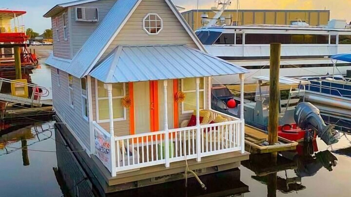 Sanford Boat Rental | Famous Houseboat