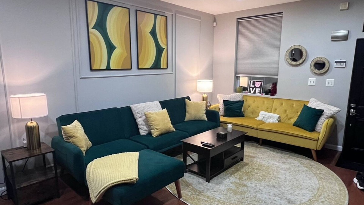 Downtown Baltimore House | "Fan Favorite"- Historic townhouse blocks from Ravens & Orioles Stadiums & UMMC
