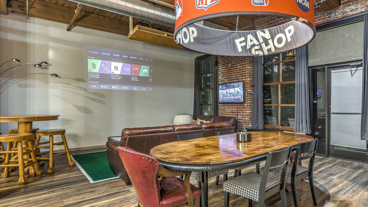 Downtown West Apartment | Fanatics Favorite! View Games on Theater Screen TV
