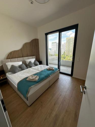 Nivy Apartment | Fancy 2BR & 1LR Apartment Panoramic Sky View