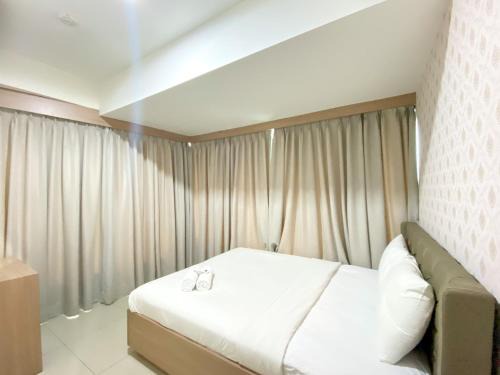 Pekayon Jaya Apartment | Fancy and Nice 3BR at Grand Kamala Lagoon Apartment By Travelio