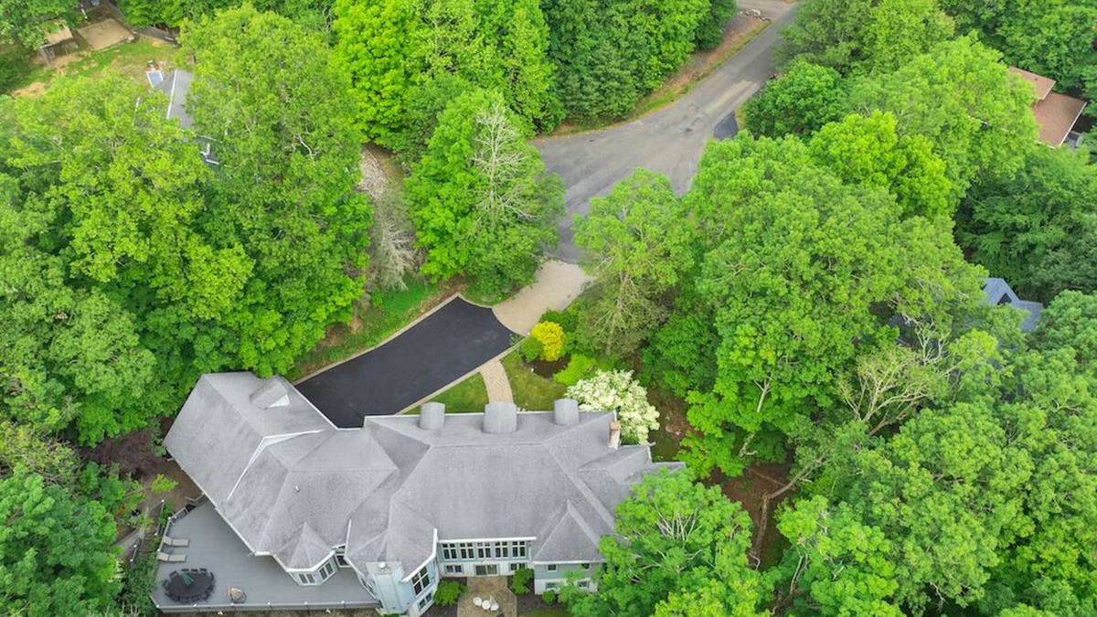 East Stroudsburg Villa | Fancy Poconos Castle & Indoor MEGA 10+ Hot Tub