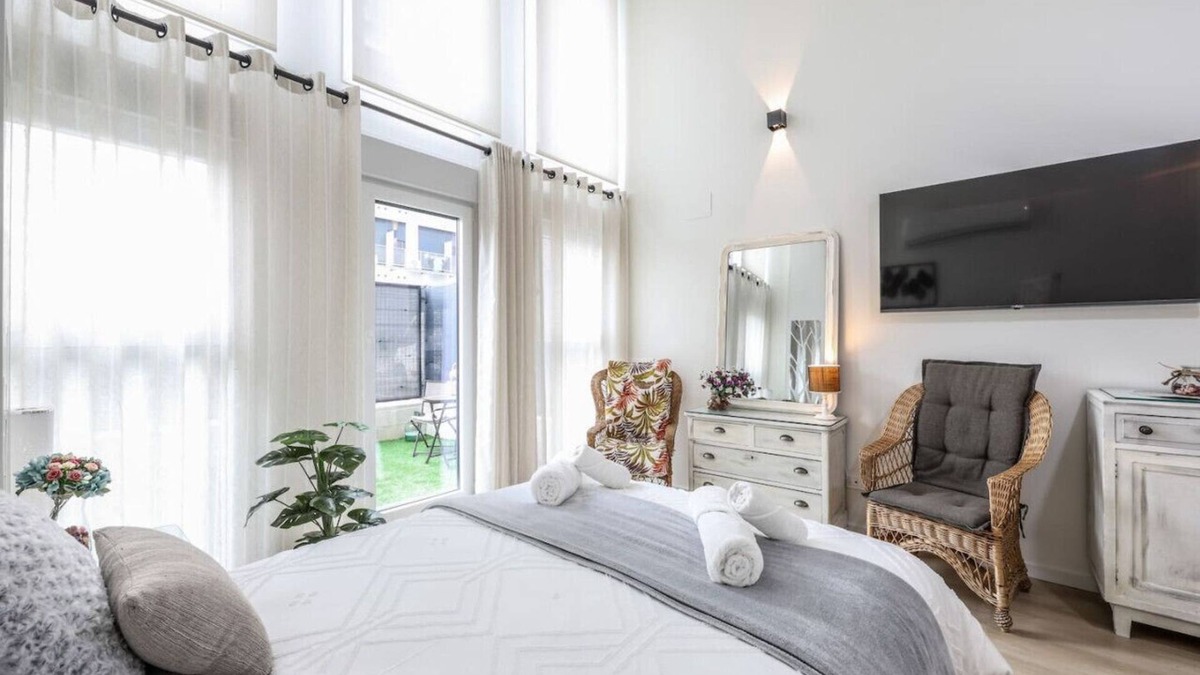 San Andres Apartment | Fancy Studio with Terrace & Pool in Madrid South