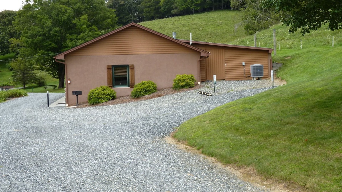 Boone Condo | Fannie's Retreat Great Alternative to Hotel Immaculately Kept