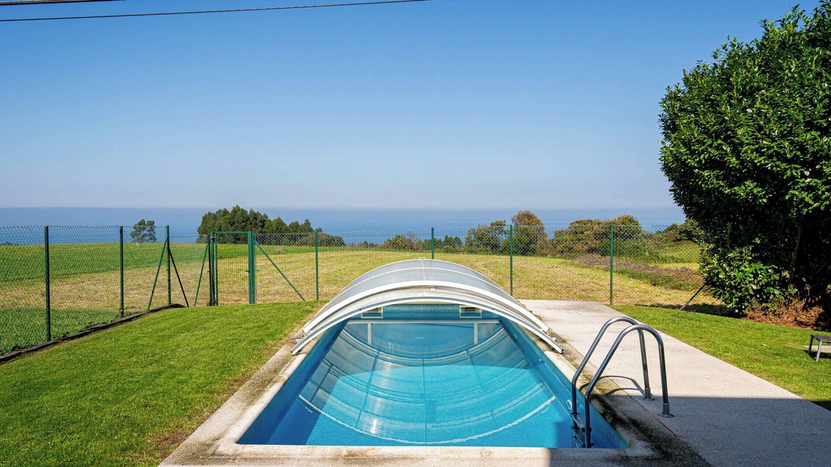 Santa Marina Ski Chalet | Fantástico Chalet con Piscina, Barbacoa y Vistas al mar en Zona muy Tranquila