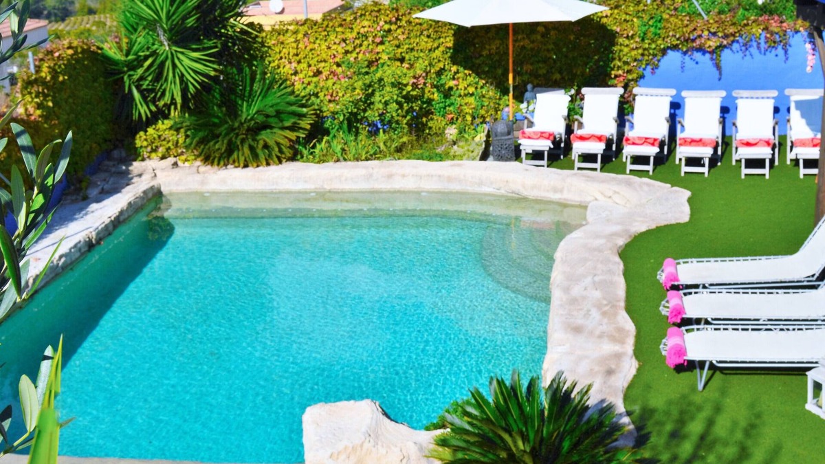 Sant Pere de Ribes Villa | Fantastic Villa 5 minutes from Sitges! 19 SLEEPERS, wifi, swimming pool