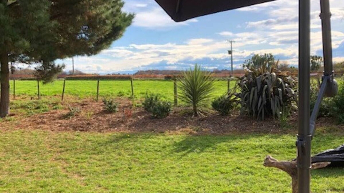 Leeston Cabin | Fantail at Bluestone Retreat