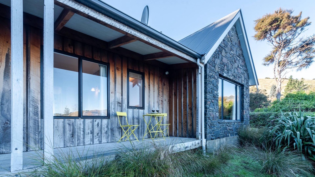 Akaroa Cottage | Fantail Cottage with Sea Views - Akaroa Home