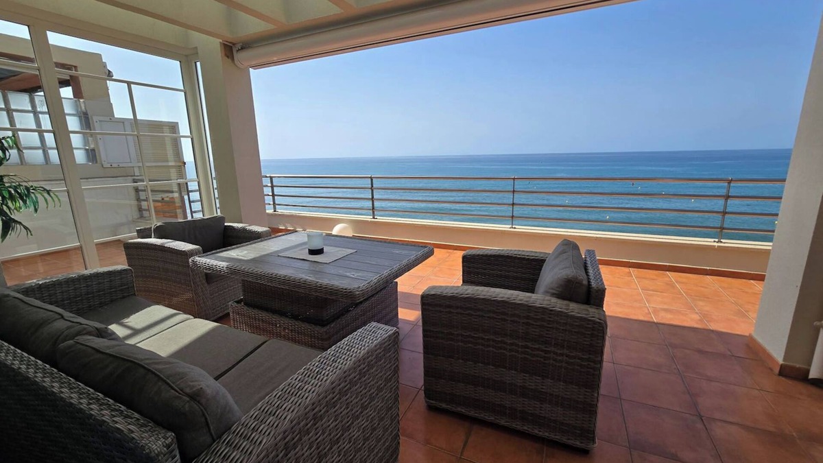 Rincon de la Victoria Apartment | Fantastic penthouse directly at the beachfront