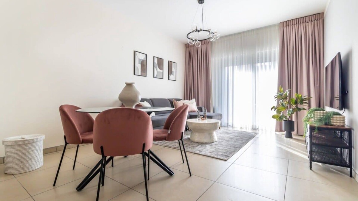 Mea She'arim Apartment | Fantastic 1BR Apartment with Parking in the city center
