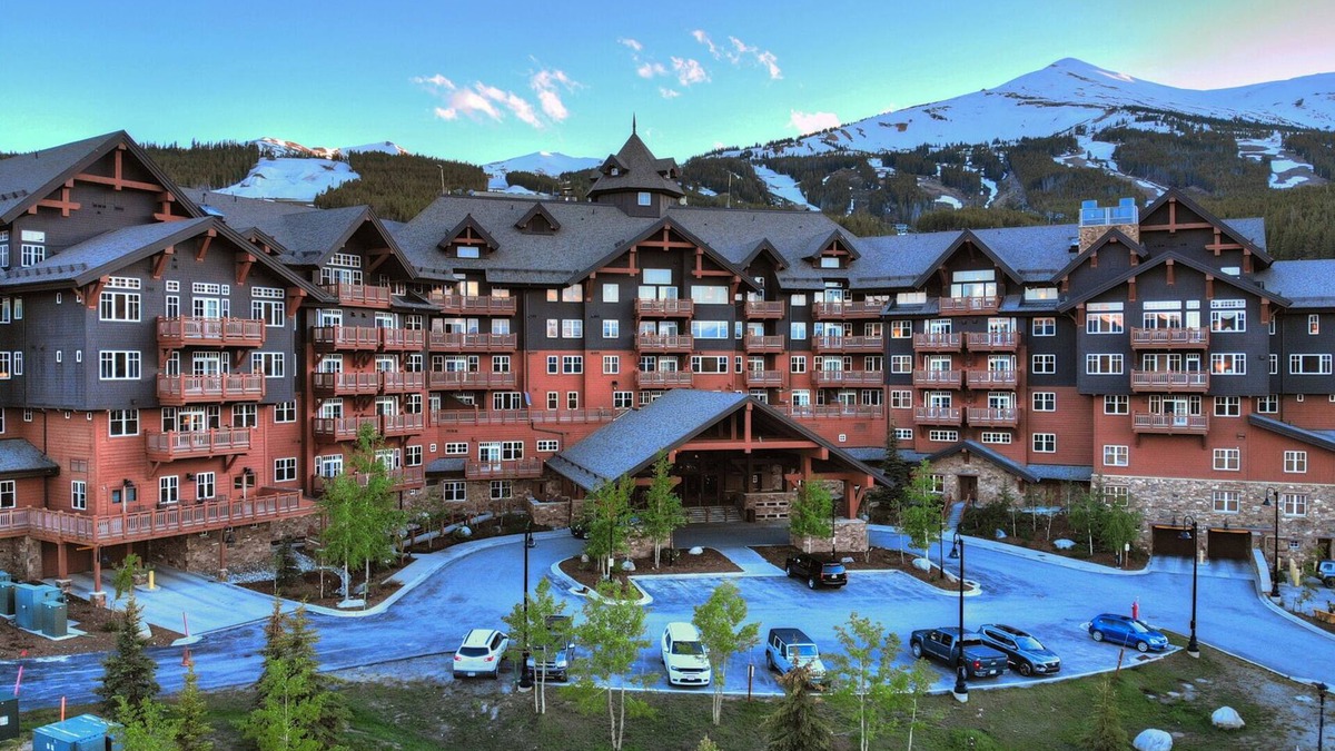 Peak 8 Condo | Fantastic 2 bedroom Summer and Ski In/Ski Out Condo. Summer unit with rare A/C