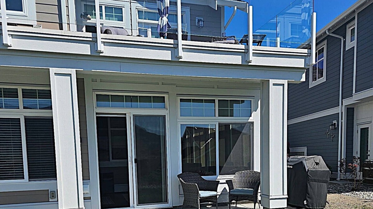 Okanagan-Similkameen Apartment | Fantastic 2 bedroom suite with sunroom