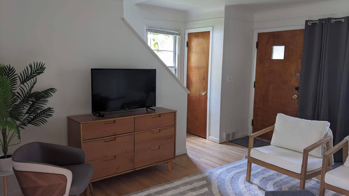 Ann Arbor House | Fantastic 2-bedroom townhome, 2 blocks from Michigan Stadium!
