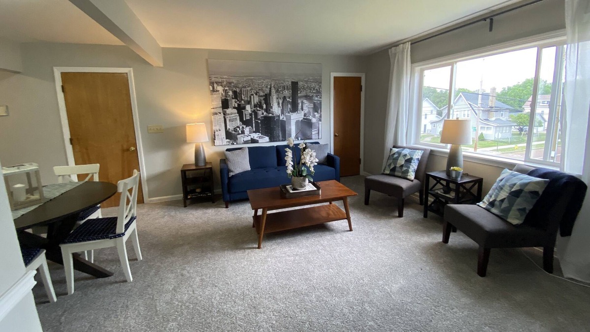 Firestone Park Apartment | Fantastic 2Bd Perfect for Traveling Professionals!
