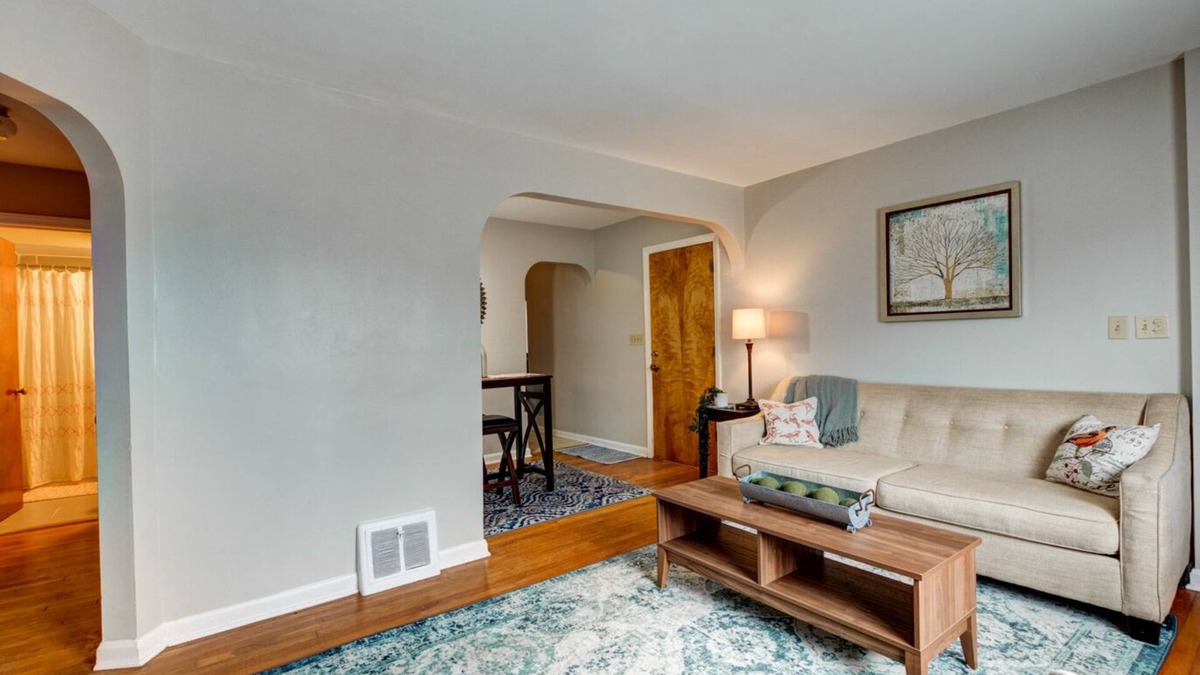 Akron Apartment | Fantastic 2bd Perfect for Traveling Professionals!