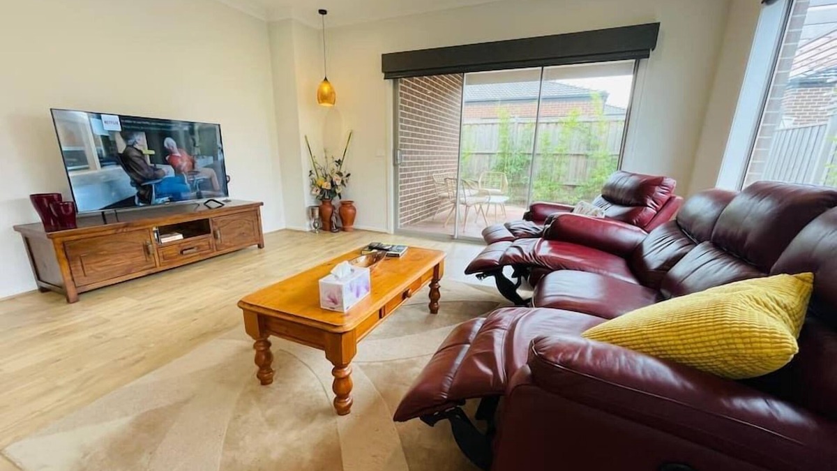 Clyde North House | Fantastic 4 bedroom family entertainer@Clyde North