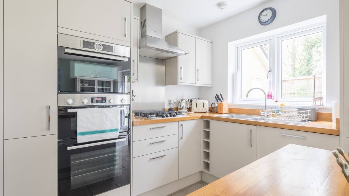 Duxford House | Fantastic 4Bed Detached Home - Idyllic Village