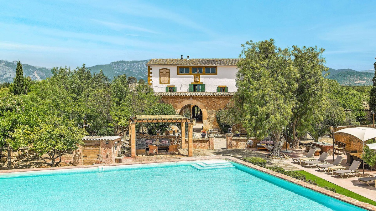 Bunyola House | Fantastic 6 bedroom Finca. fully aricon and wifi. large pool.