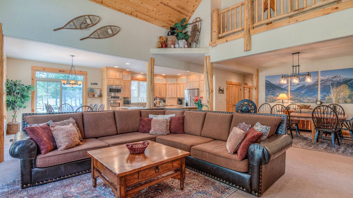 Sunriver House | Fantastic 7 Bd Home in Sunriver, AC, Hot Tub, SHARC, Bikes