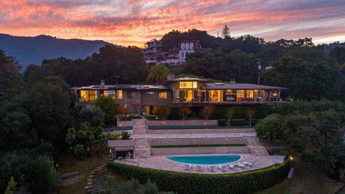 Loyola House | Fantastic 7-bedroom house with AC in Los Altos Hills