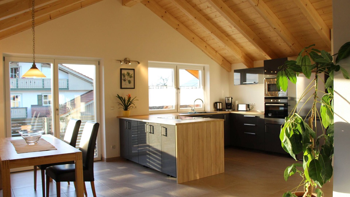 Eglfing Apartment | Fantastic Alpine panorama, unique landscape with beautiful swimming lakes