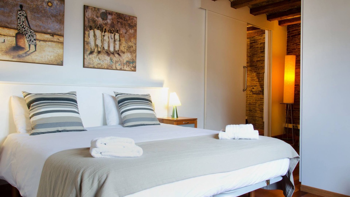 Gothic Quarter Apartment | Fantastic and Bright Apartment in the Heart of Gothic area 10 min from the beach
