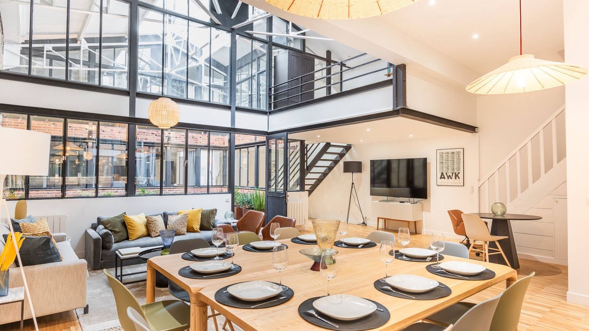 Quartier des Grandes-Carrieres Apartment | Fantastic Architect Loft for 10 guests near Metro