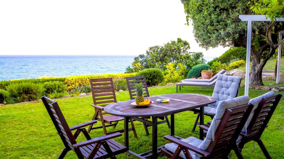 Sant Pol De Mar Villa | Fantastic Beachfront Villa With Private Garden