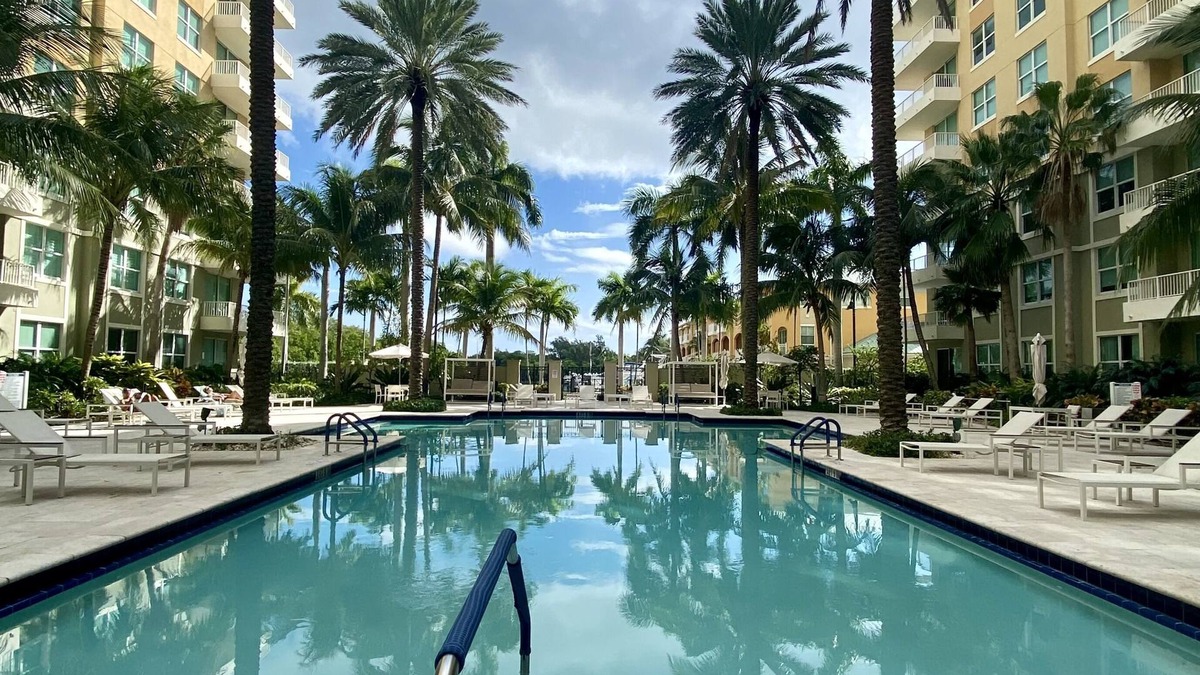 Boynton Beach Condo | Fantastic Condo, Ideal Location, Fully Furnished With Upgrades Throughout.