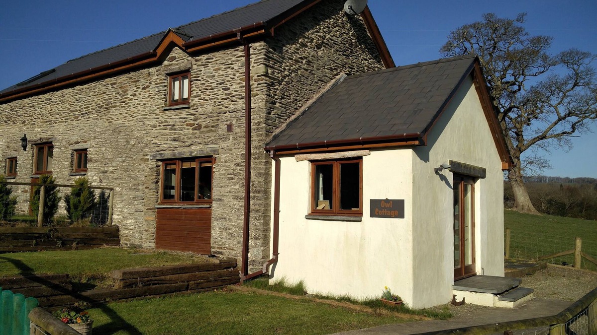 Newchapel Cottage | Fantastic couples escape to the country. Quiet, rural location, pet friendly.