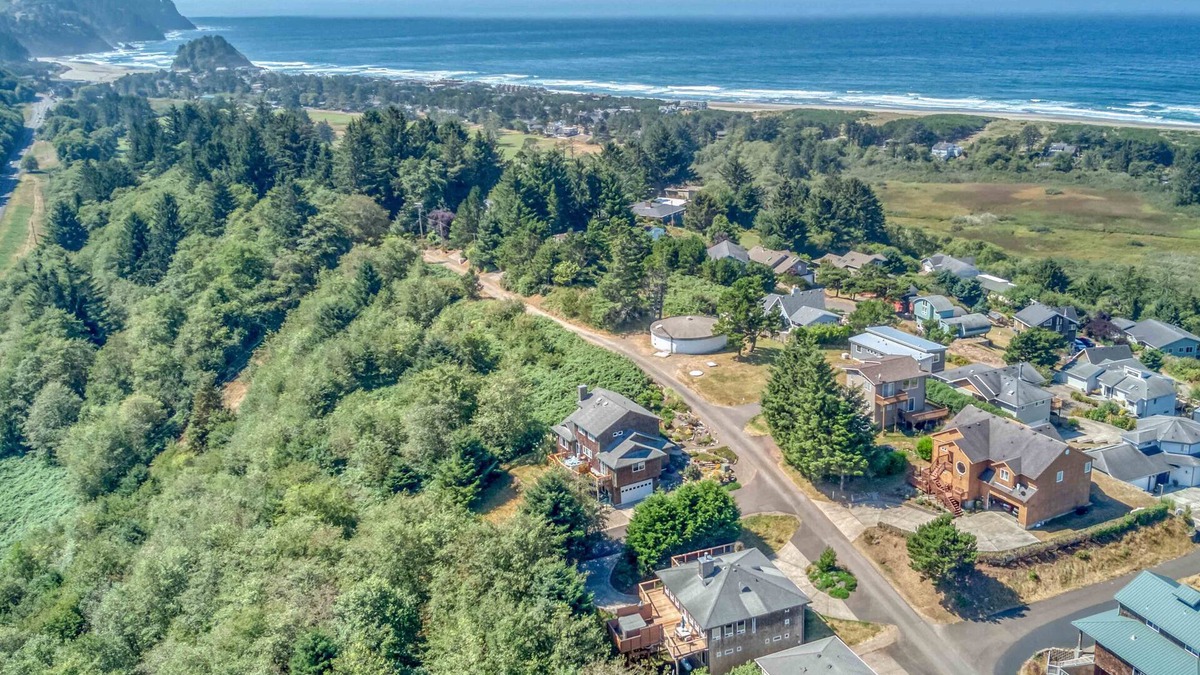 Neskowin House | Fantastic Custom Ocean-View Home Near Neskowin has Deck, Spa Tub, Hot Tub!