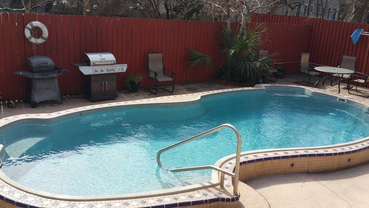 Beach Institute Condo | Fantastic Downtown Condo with Pool! in Savannah