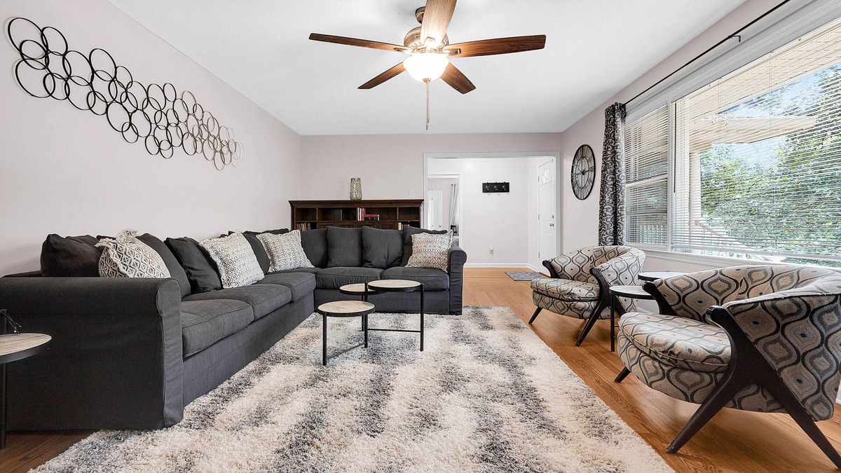 Warner Robins House | Fantastic for Extended Stays & Work Crews- 10 beds, 5 bedrooms, 2.5 baths