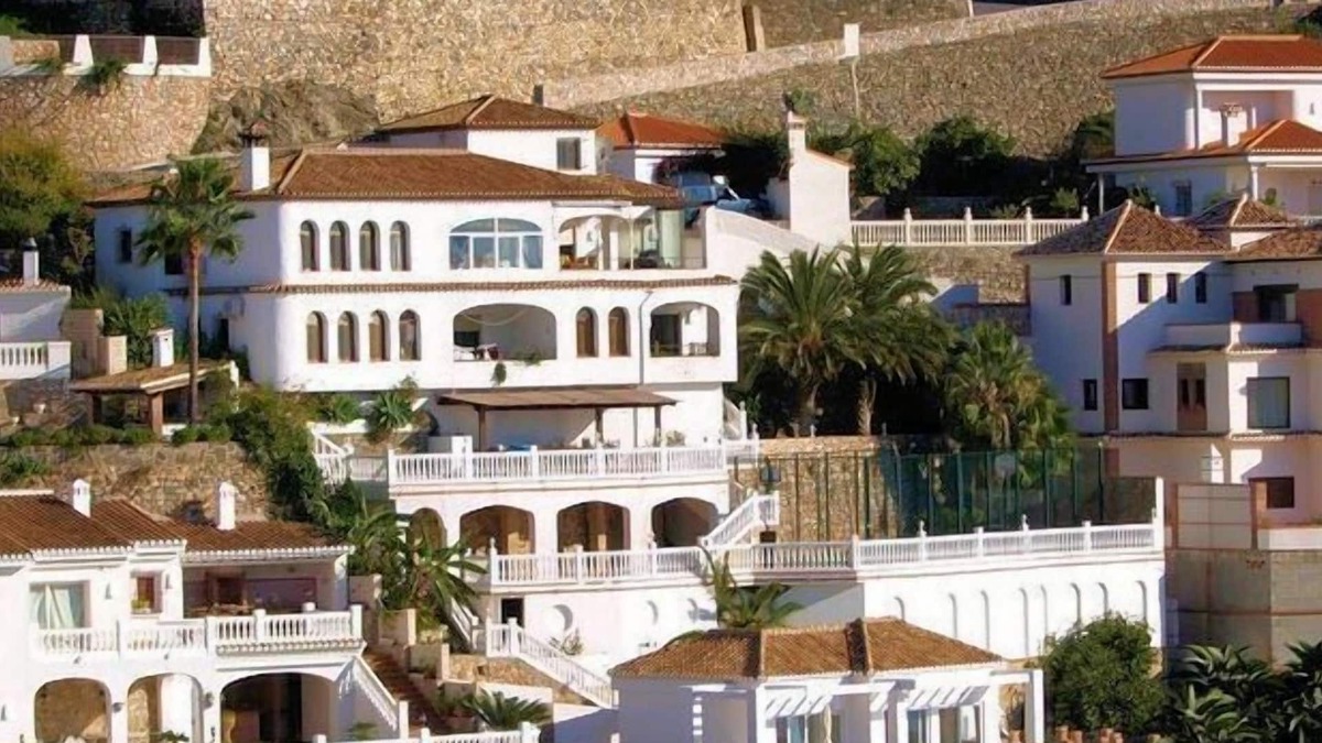 Almunecar Villa | Fantastic, fun packed villa, near to beach, bars, restaurants with great views.