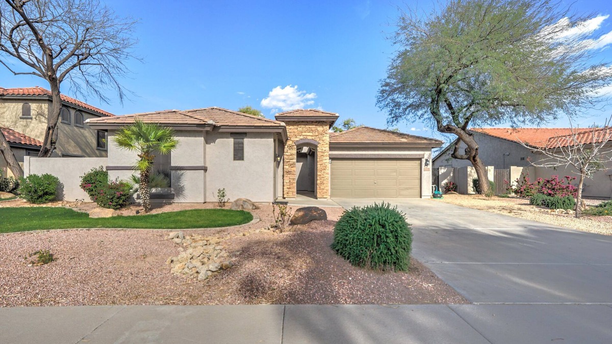 Gilbert House | Fantastic Gilbert Location with Lovely HEATED/CHILLED Pool and Spa on Greenbelt!