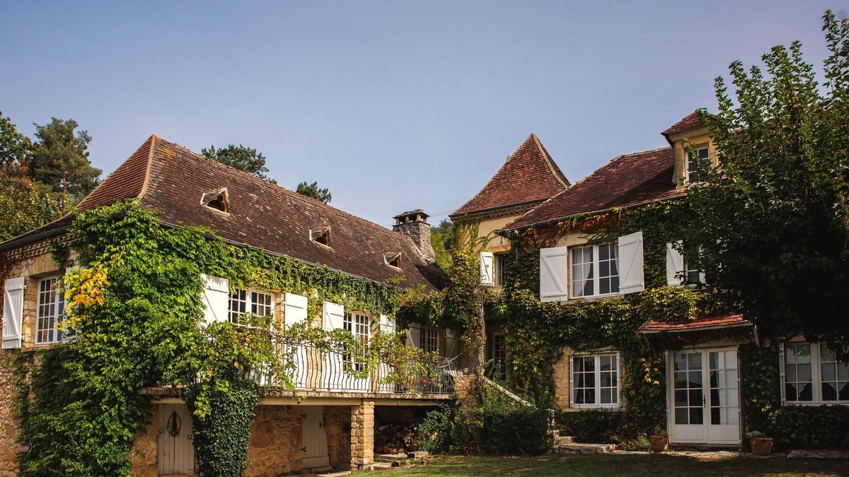 Bezenac House | Fantastic holiday home with a private pool and wonderful views of the Dordogne