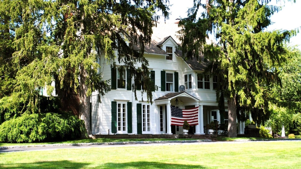 Darien House | Fantastic home with pool/spa in lovely Darien, available July 13 - August 3