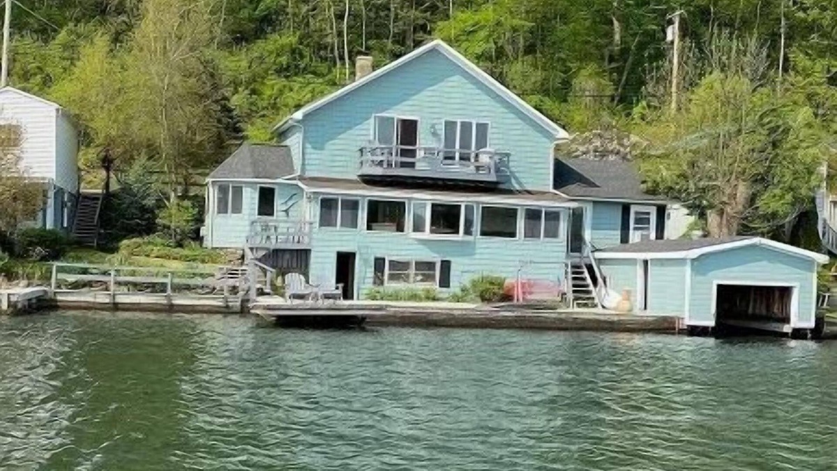 Cuba House | Fantastic lake house on the south shore of Cuba Lake.