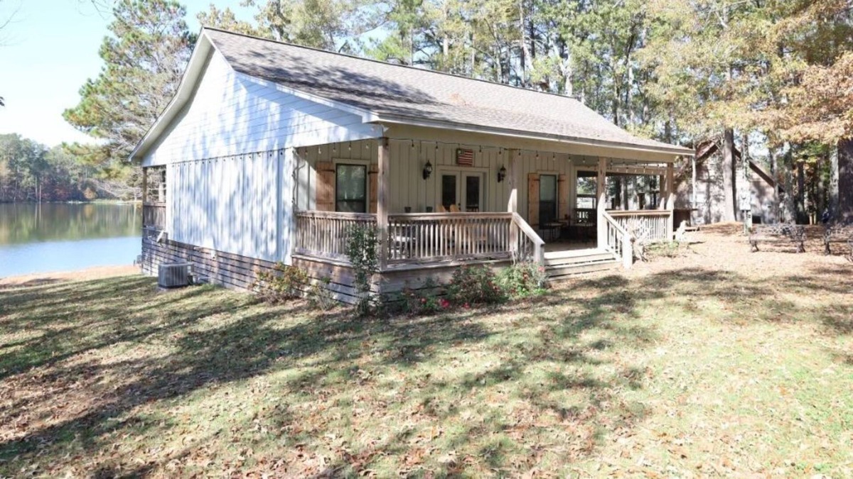 Mayhew House | Fantastic Lakehouse perfect for MSU ballgame weekend!