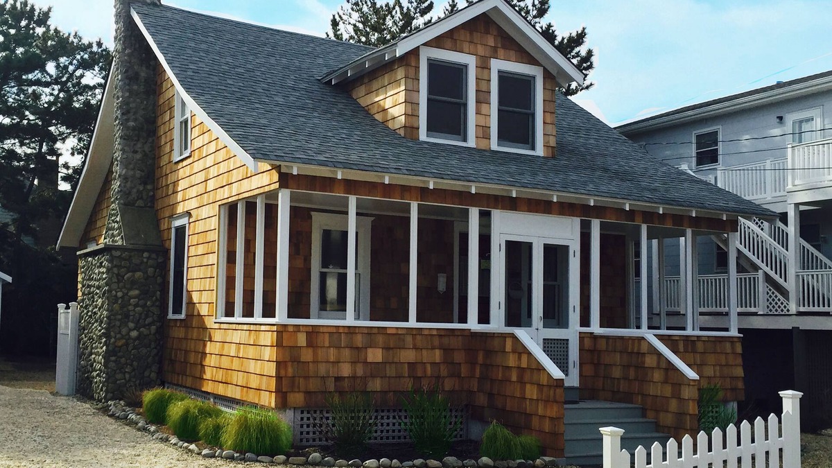 Harvey Cedars Cottage | FANTASTIC LOCATION! Gorgeous single family home only 5 houses from the beach!