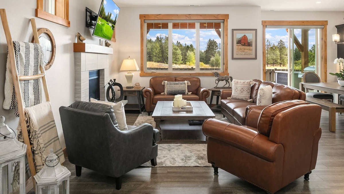 Cle Elum House | Fantastic location on the driving range! Four Masters*Hot Tub*Walk to the Spa