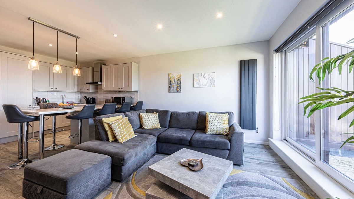 Deganwy Apartment | Fantastic Location with Stunning Estuary Views